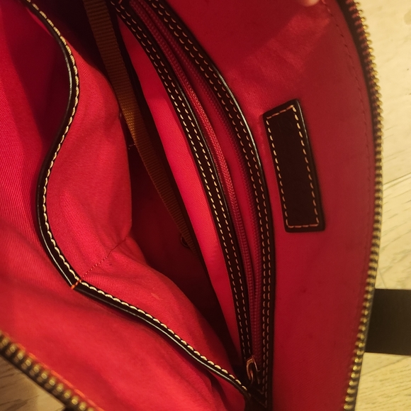 Classic Black Dooney & Bourke Pebble grained Chelsea bag EUC - Picture 4 of 6